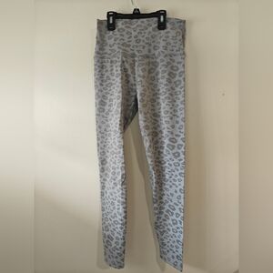Beyond Yoga Grey Leopard Jacquard High Waisted Midi Leggings Size Medium